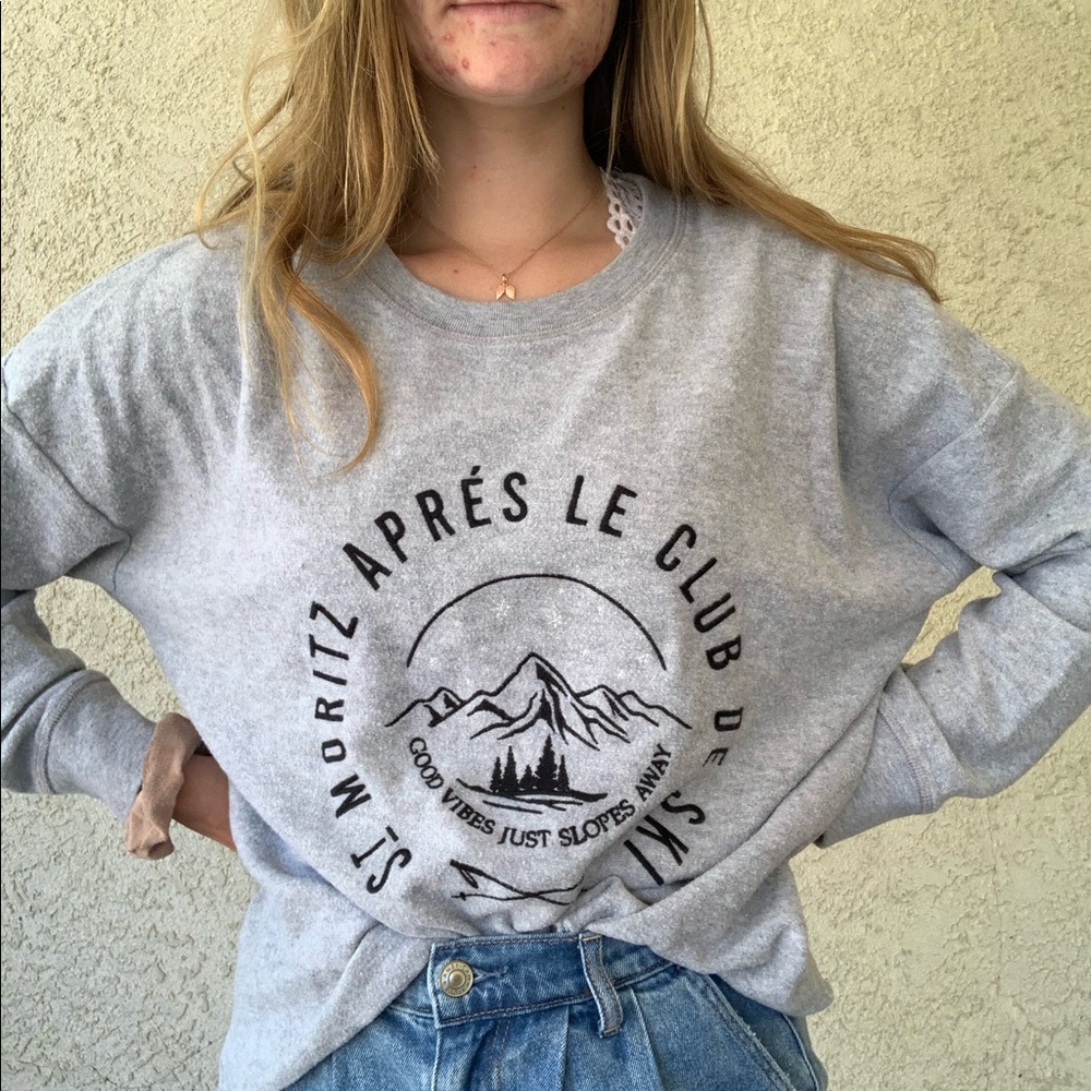 comfy gray sweatshirt